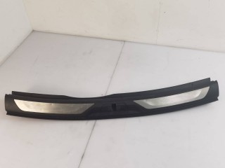 панель замка багажника Maserati Levante 1 поколение 2017, 3.0 л., A630HP, дизель, АКПП, blue, внедорожник 5 дв., полный привод, правый руль, 670065625