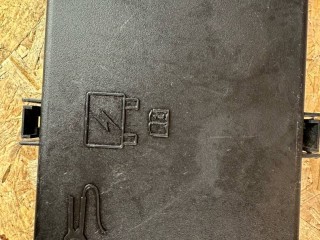 крышка блока предохранителей Maserati Levante 1 поколение 2017, 3.0 л., A630HP, дизель, АКПП, blue, внедорожник 5 дв., полный привод, правый руль, 7171381630