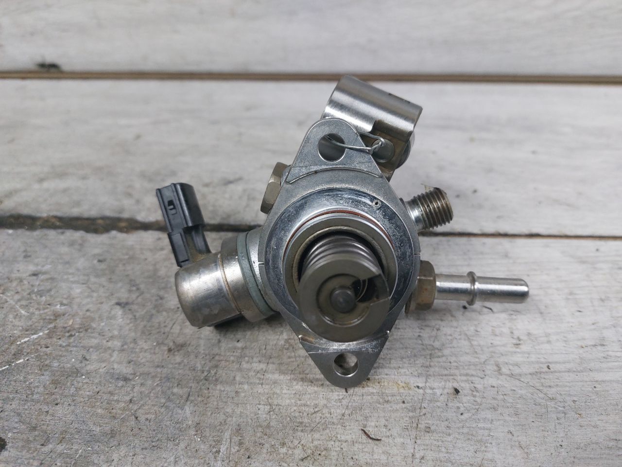 ТНВД Ford Focus 3 поколение (2011 - 2015), 2.0 л., MGDA, бензин, CM5E9D376CB, 5193953, CM5E9D376BE, CM5E9D376CA, CM5E9D376DA - фото №1