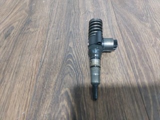 форсунка Volkswagen Golf 5 поколение (2003 - 2009), 2.0 л., TDi PD, CBDB, дизель, 03G130073G, 0414720404
