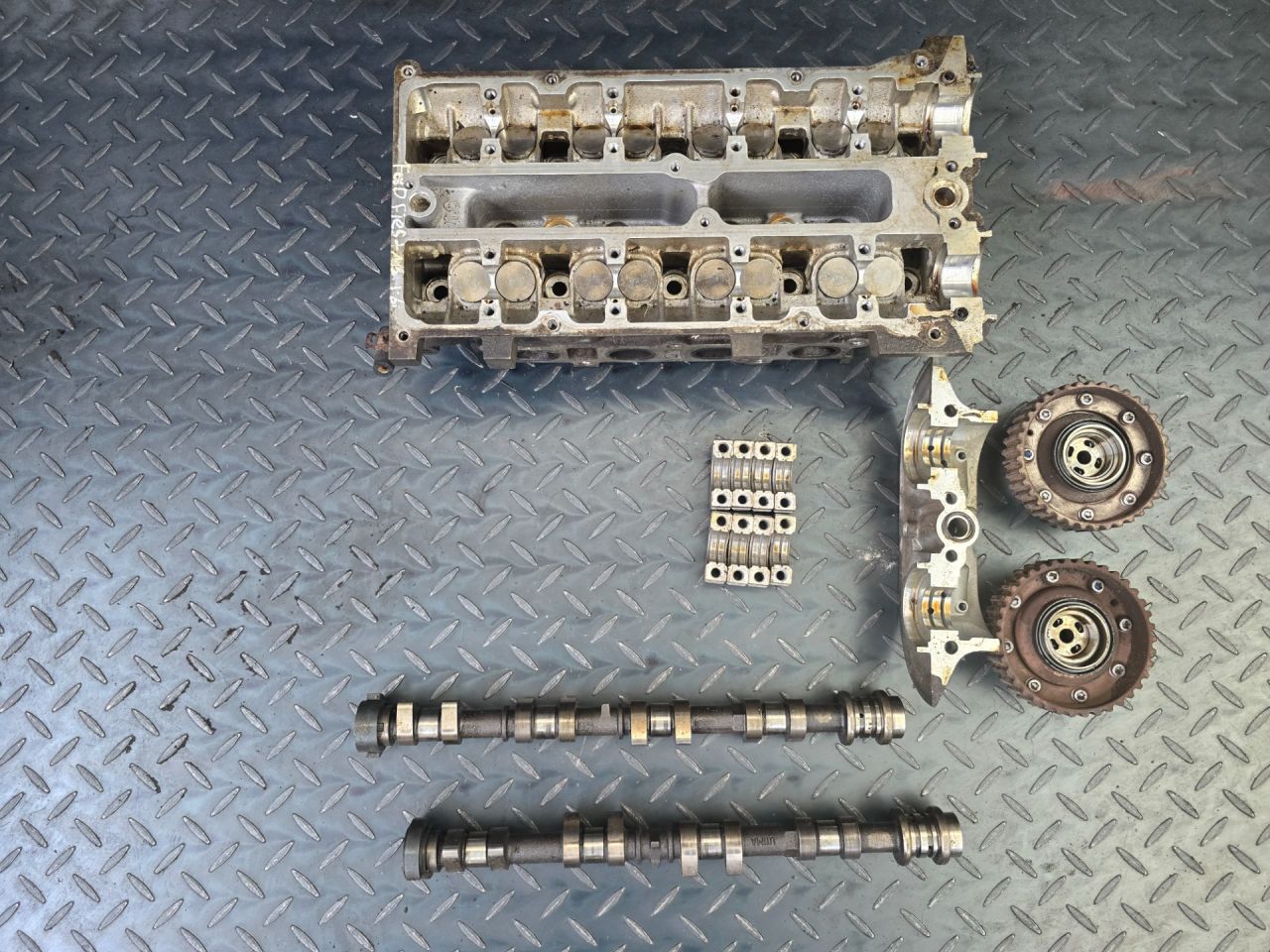 головка блока цилиндров Ford Fiesta 6 поколение (2008 - 2013), 1.6 л., i, бензин, AE8G6090A7A - фото №1