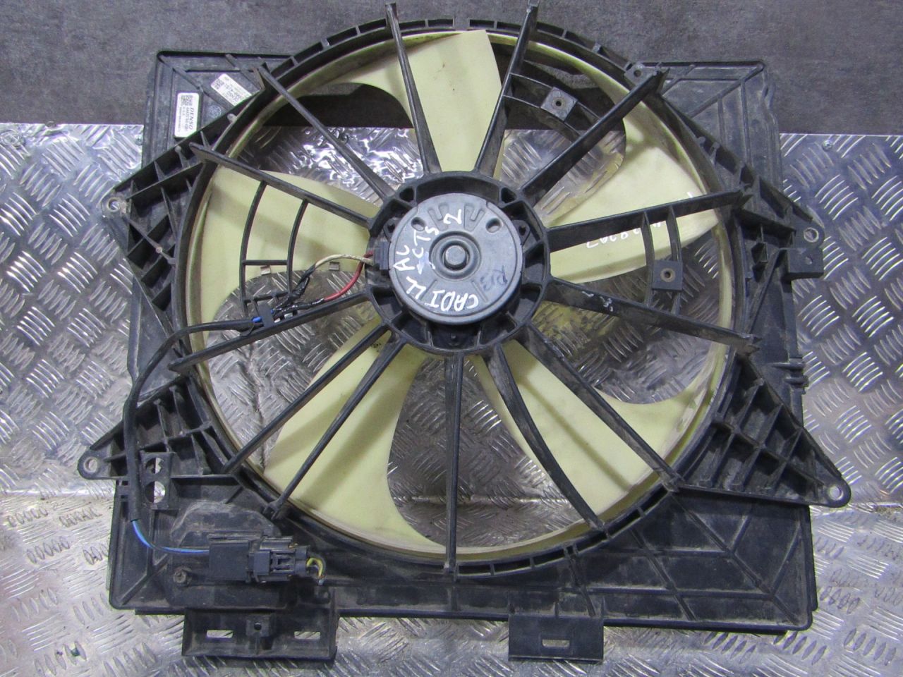 вентилятор радиатора Cadillac CTS 2 поколение (2007 - 2014), 3.6 л., LY7, бензин, 25878036, 4227504361 - фото №1