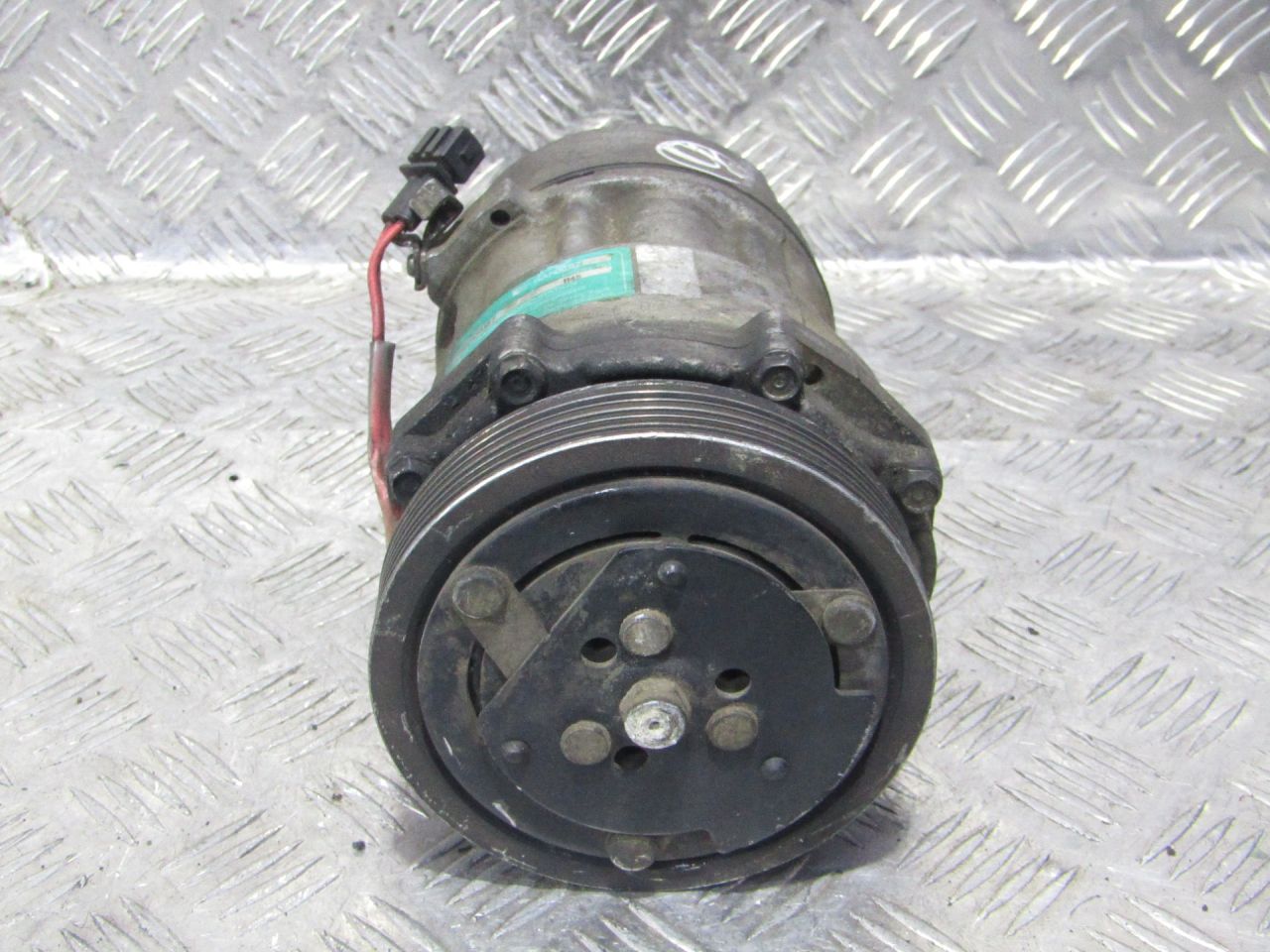 компрессор кондиционера Volkswagen Transporter T4 (1990 - 2003), 2.5 л., AET, бензин, 7D0820805, 701820805R, 7D0820805Q, SD7V161145 - фото №1