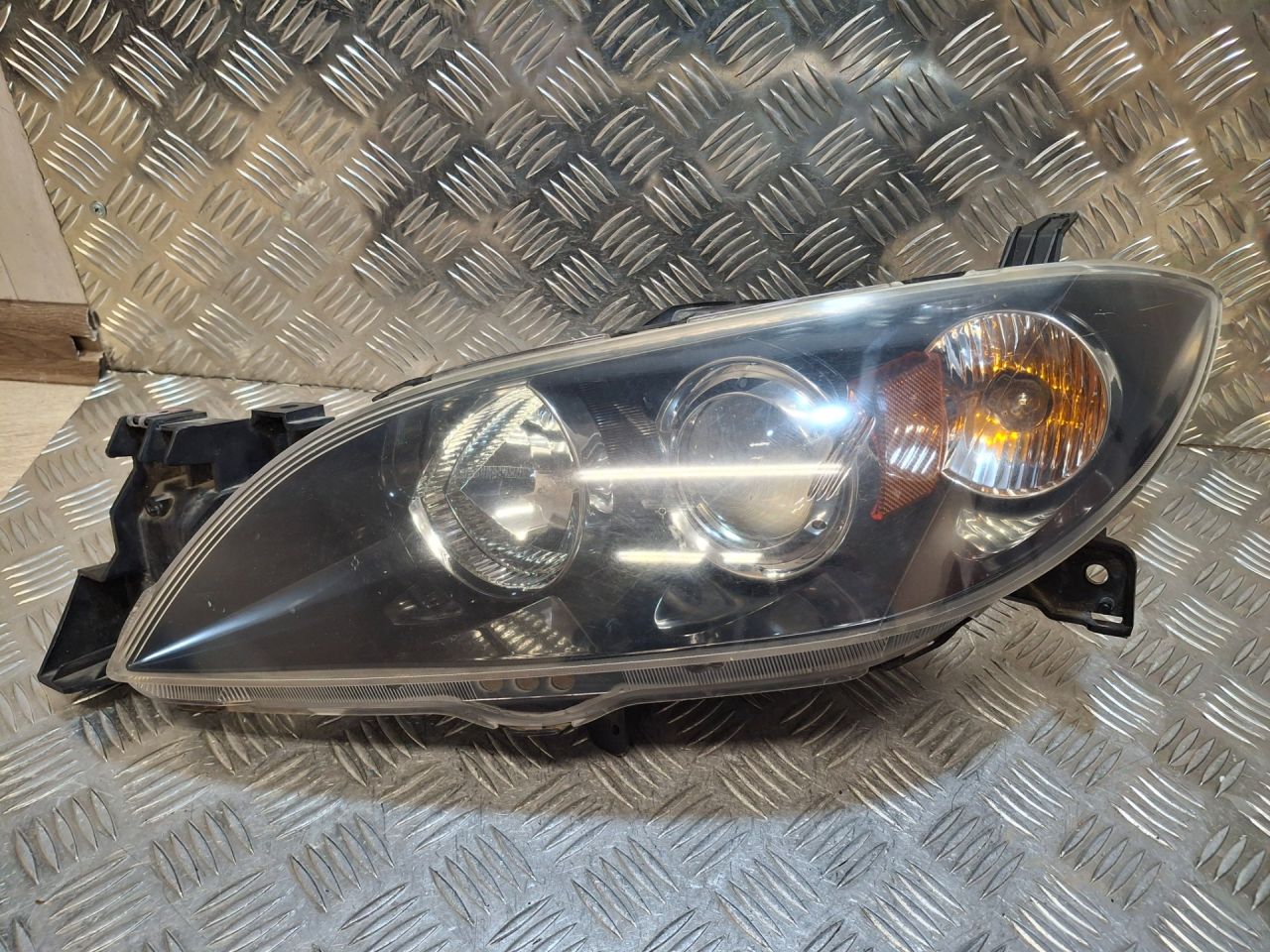 фара левая Mazda 3 BK (2003 - 2005), седан, правый руль, BN8V510L0C - фото №1