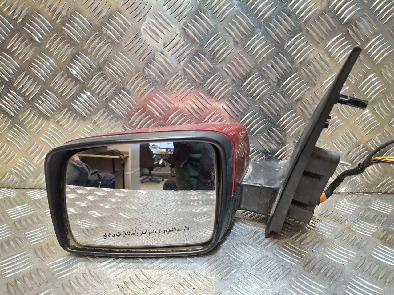 зеркало наружное левое Land Rover Freelander 2 поколение (2006 - 2010), красный, LR002335 - фото №1