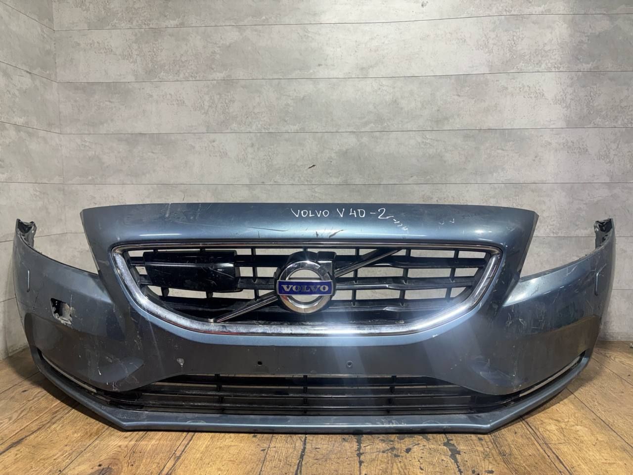 бампер передний Volvo V40 2 поколение MV (2012 - 2016), 39814150 - фото №1