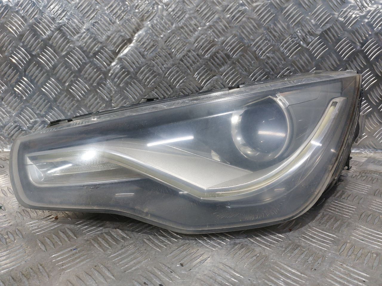 фара левая Audi A1 8X (2010 - 2014), 8X0941043 - фото №1