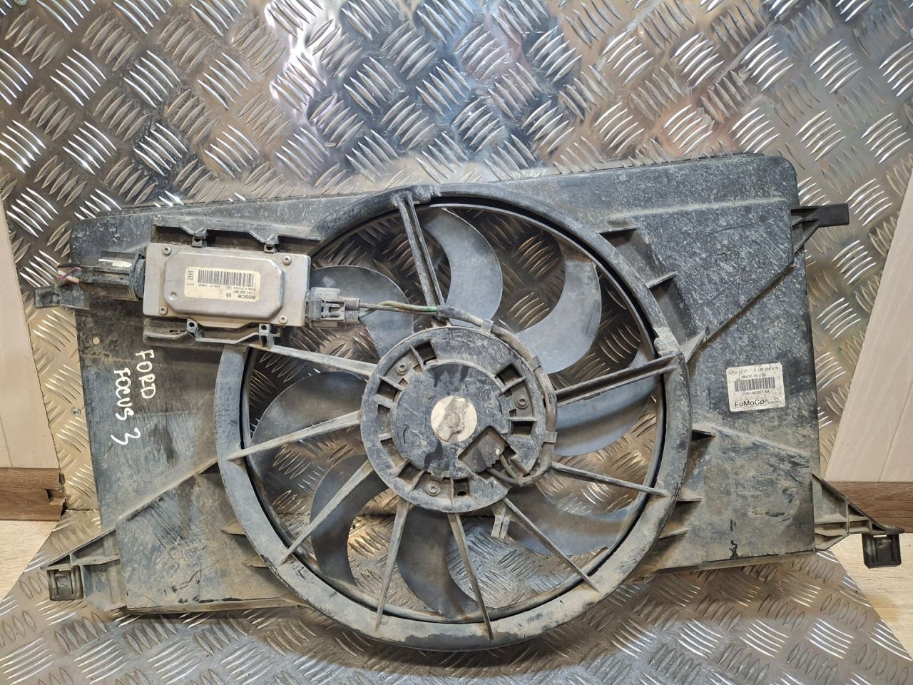 вентилятор радиатора Ford Focus 3 поколение (2011 - 2015), 2.0 л., бензин, 1740023 - фото №1