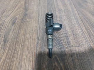 форсунка Volkswagen Golf 5 поколение (2003 - 2009), 2.0 л., TDi PD, CBDB, дизель, 03G130073G, 0414720404