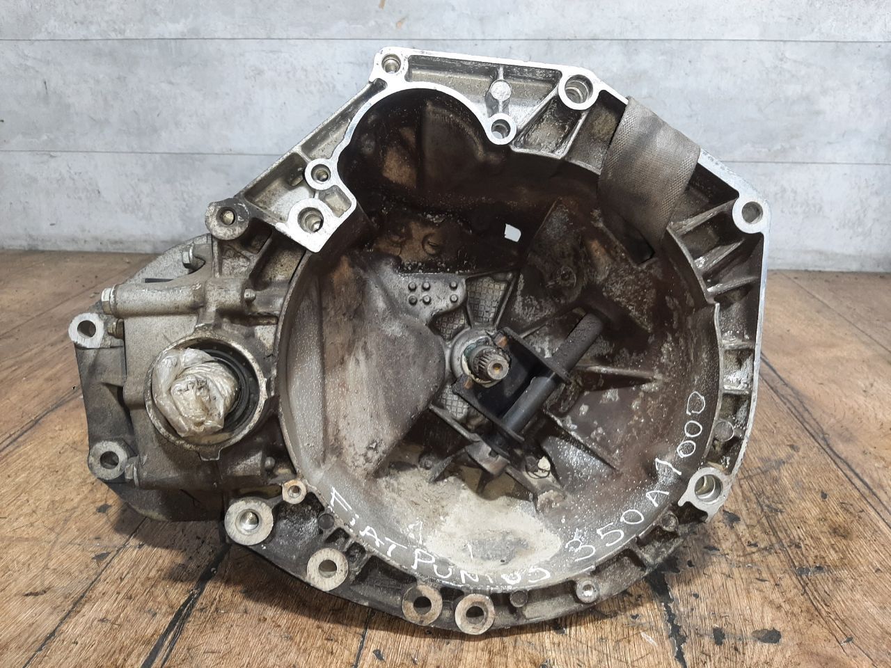 PКПП Fiat Grande Punto 1 поколение 199 (2006 - 2008), 1.4 л., 350 A1.000, бензин, 71752943 - фото №1