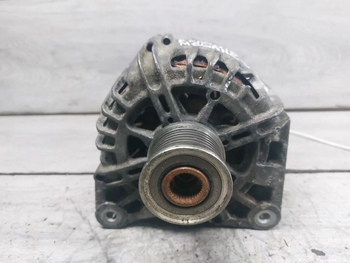 генератор Renault Megane 3 поколение (2008 - 2014), 2.0 л., F4R 870, бензин, 8200849752, 8201040749 - фото №1