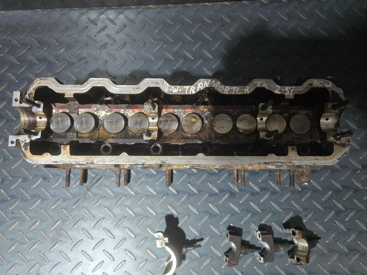 головка блока цилиндров Volkswagen Transporter T4 (1990 - 2003), 2.5 л., ACU, бензин, 023103373B - фото №1