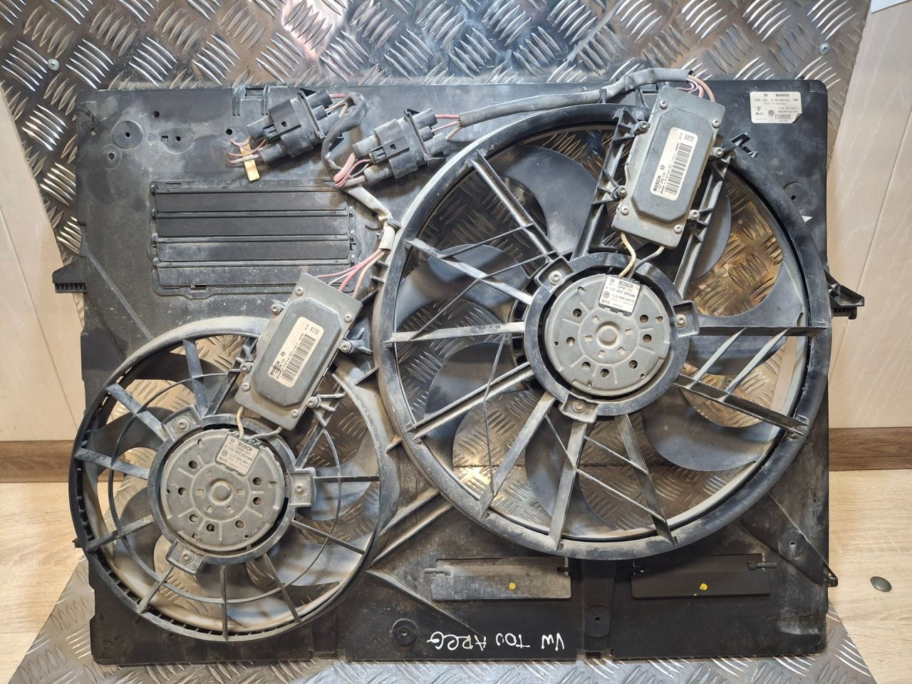 вентилятор радиатора Volkswagen Touareg 1 поколение (2002 - 2007), 7L0121207D, 7L0121203F - фото №1