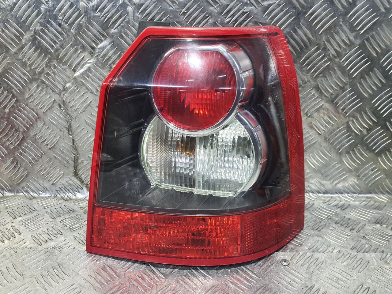 фонарь задний правый Land Rover Freelander 2 поколение (2006 - 2010), LR001588 - фото №1