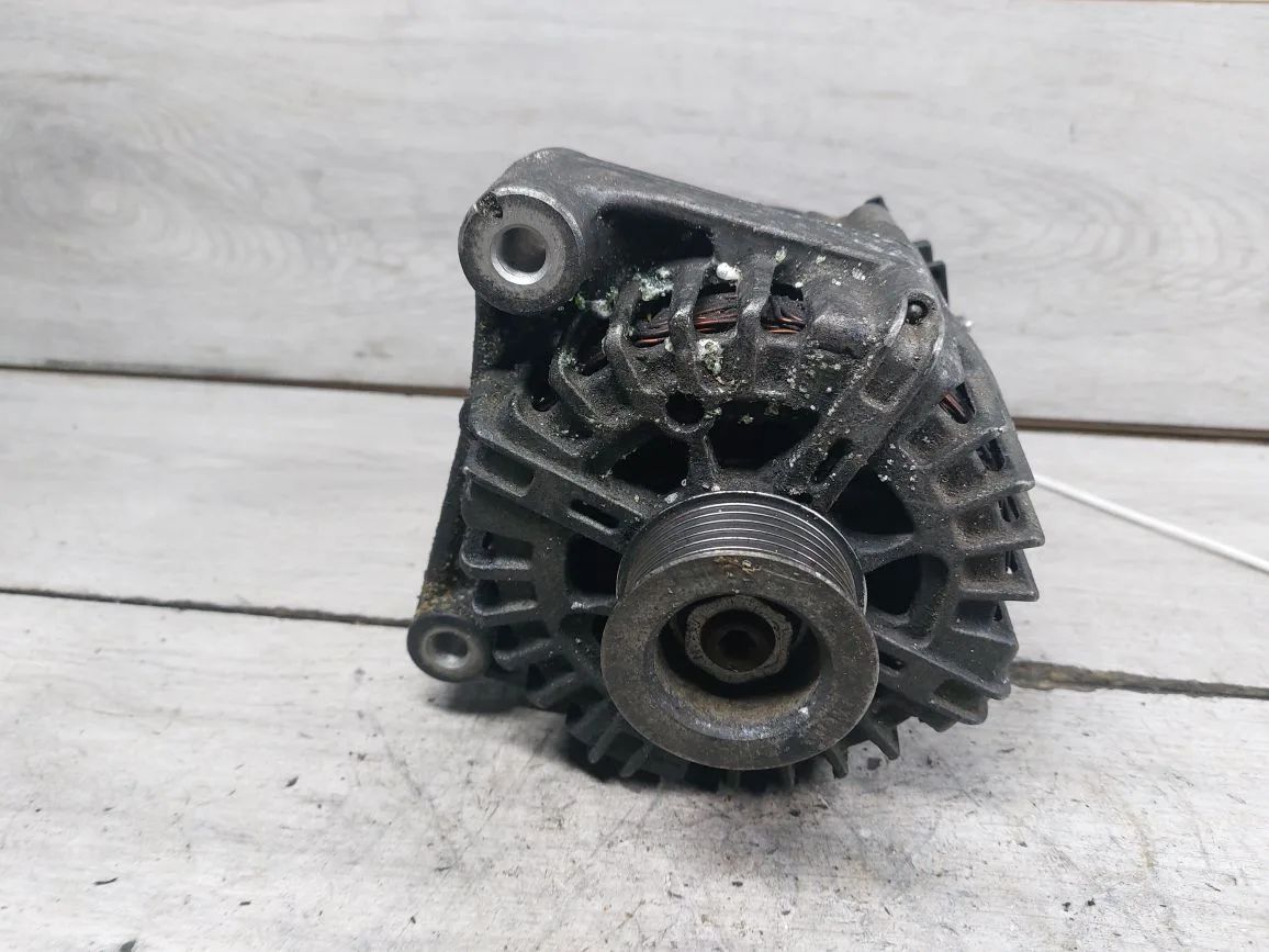 генератор BMW X1 E84 (2009 - 2012), 2.0 л., N47 D20 C, дизель, 12317802261, 12317802619, 7802261, FG18S019, 12318509023 - фото №1