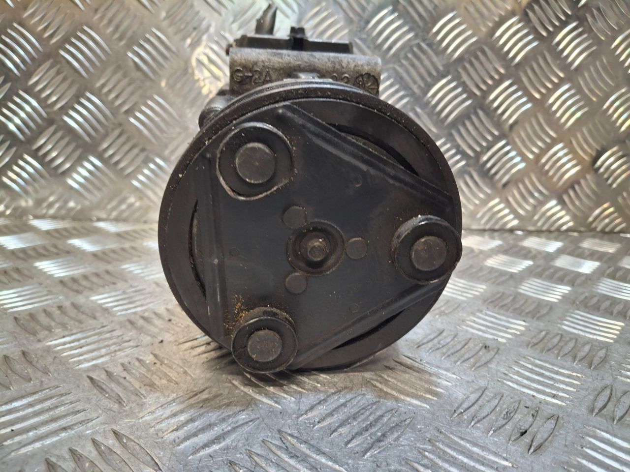 компрессор кондиционера Ford Maverick 2 поколение TM1 (2000 - 2004), 3.0 л., AJ, бензин, 1018497, 1035431, 1440188, 1440714, 3983800, 6997607, 7058034, YL8H19D629EB - фото №1