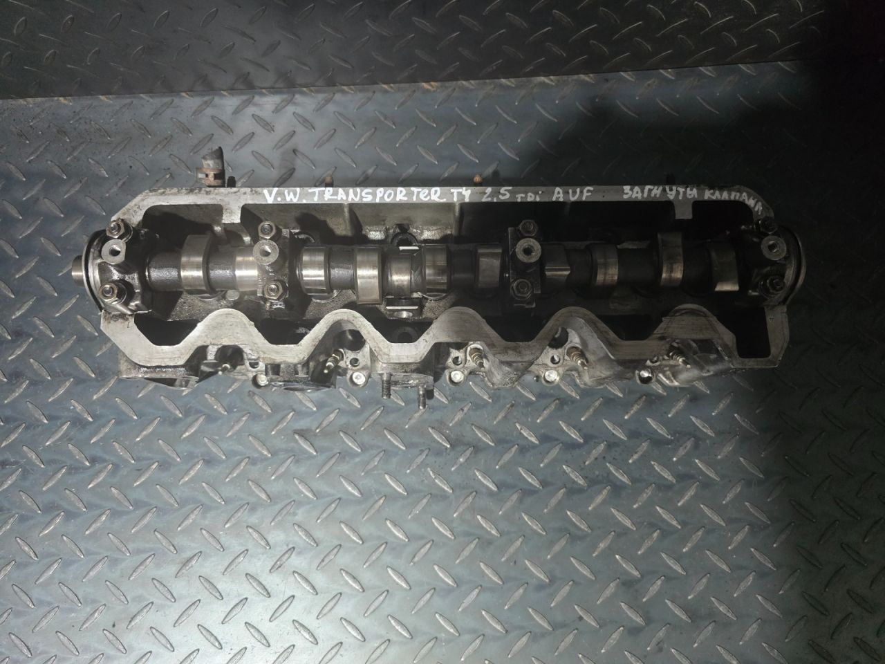 головка блока цилиндров Volkswagen Transporter T4 (1990 - 2003), 2.5 л., TDi, AUF, дизель, 074103351C, 074103373G - фото №1