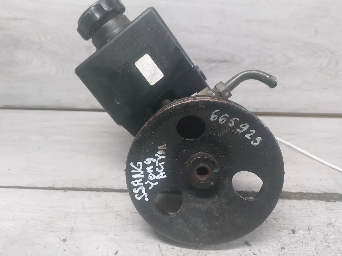 насос гидроусилителя руля SsangYong Kyron 1 поколение (2005 - 2007), 2.0 л., D20DT, дизель, 6654601080, 6654601180, 6654601280, 6654601380, 6654601480, 6654601580, 6654601680, 6654601780, 6654601880, 6654601980 - фото №1