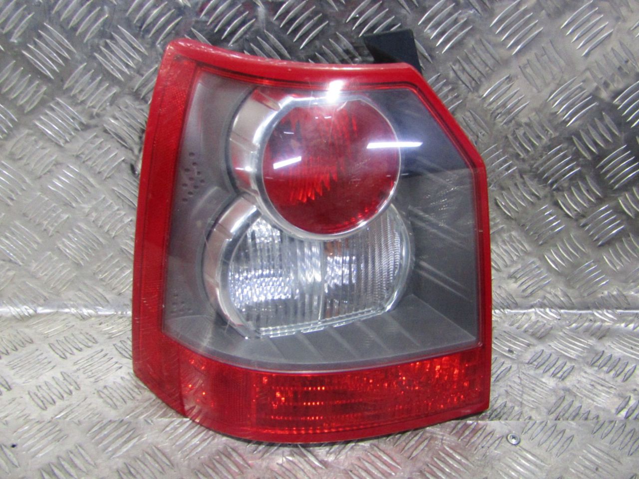 фонарь задний левый Land Rover Freelander 2 поколение (2006 - 2010), LR006130 - фото №1