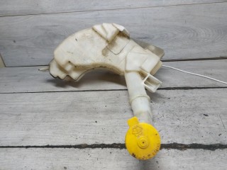 бачок омывателя Mazda 3 1 поколение [рестайлинг] BK (2006 - 2008), седан, BN9B67480D, BN9B67480C