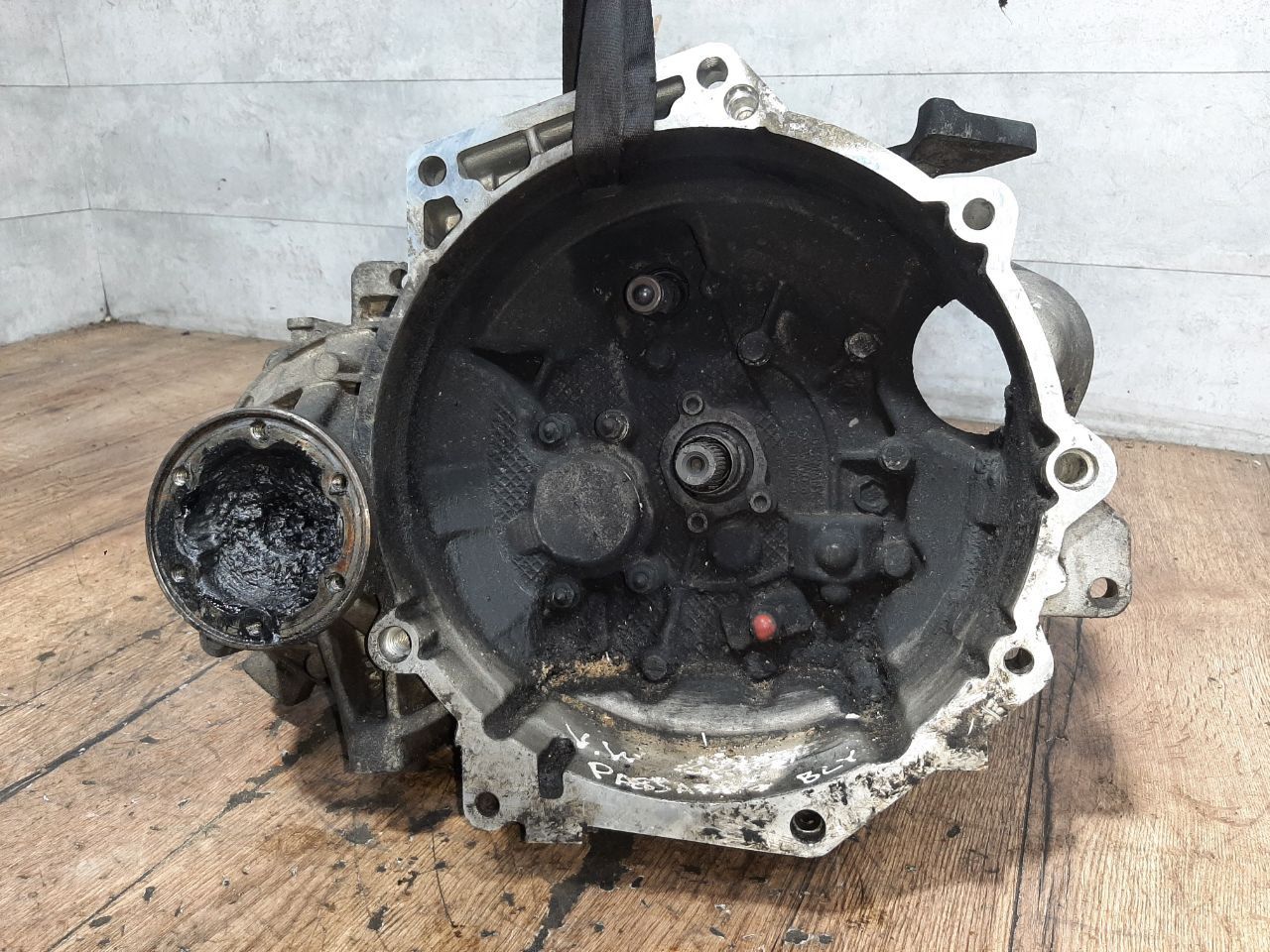 КПП механическая (МКПП) Volkswagen Passat B6 (2005 - 2010), 2.0 л., FSI, BVY, бензин, МКПП, передний привод, 02S300046L, 02S300044M, 02S300045L, GQP, JXR, KVY, JCN, GLB - фото №1