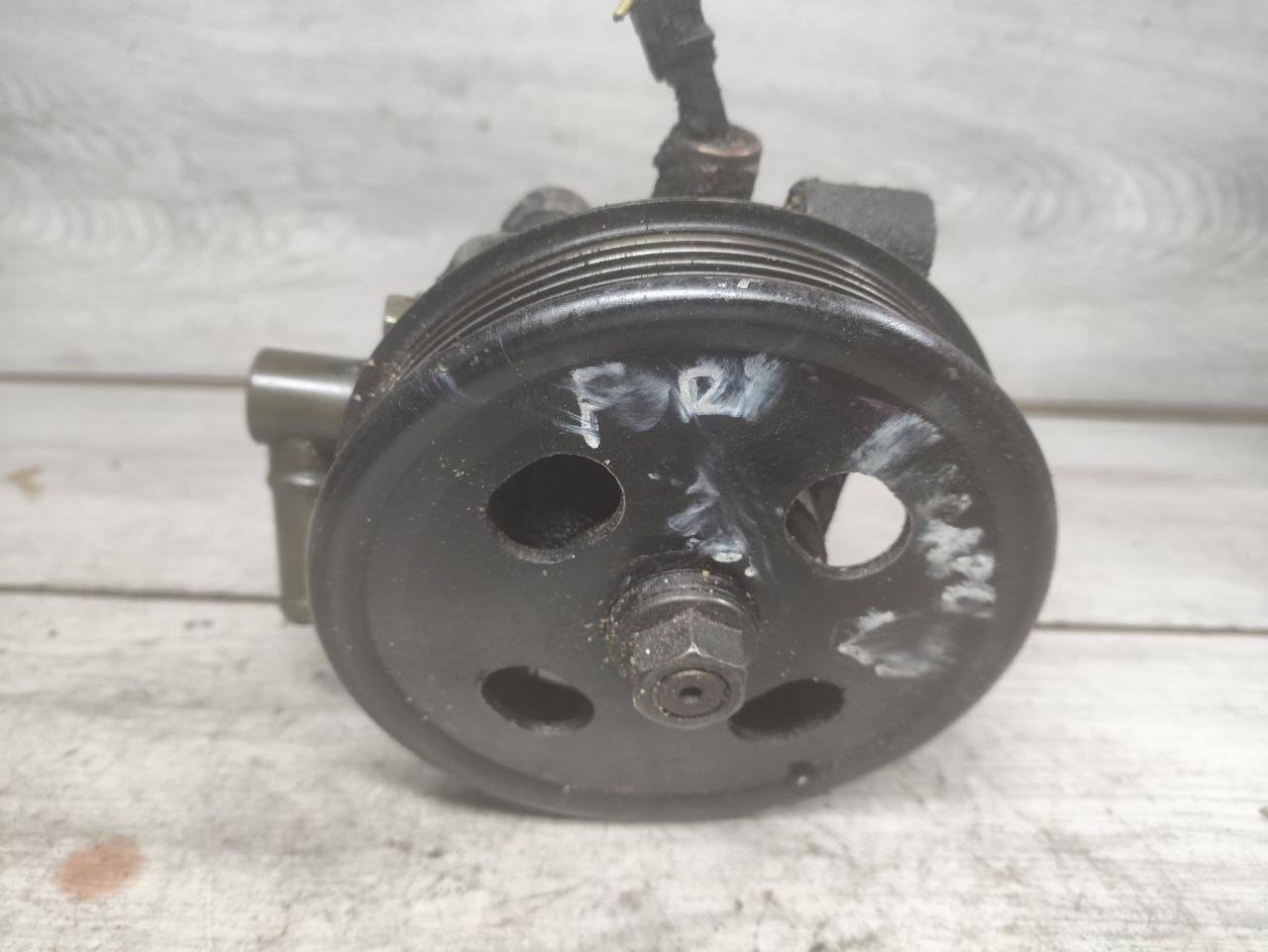 насос гидроусилителя руля Ford Escape 2 поколение R3 (2007 - 2012), 2.3 л., L3, бензин, E18132650G, E18132650A - фото №1