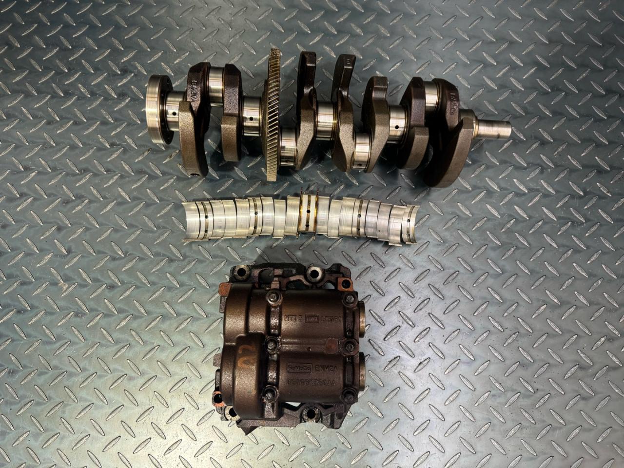 коленвал Ford Mondeo 4 поколение (2007 - 2010), 2.0 л., TNBA, бензин, RFAG9E6303A31B, RFAG9E6303A31C - фото №1