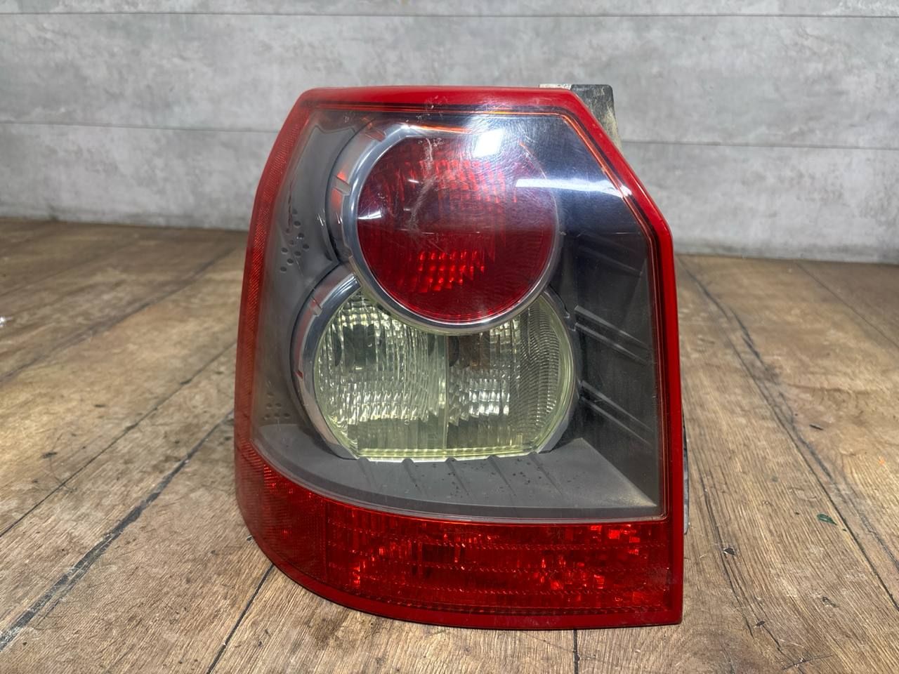 фонарь задний левый Land Rover Freelander 2 поколение (2006 - 2010), LR006130 - фото №1