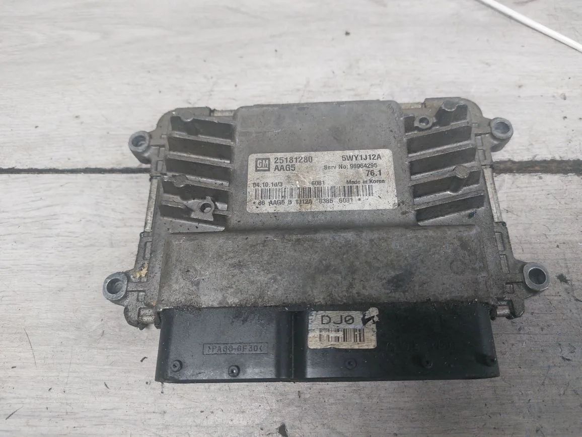 блок управления двигателем Chevrolet Cruze 1 поколение (2009 - 2012), 1.8 л., F18D4, бензин, 96964295, 25181280 - фото №1