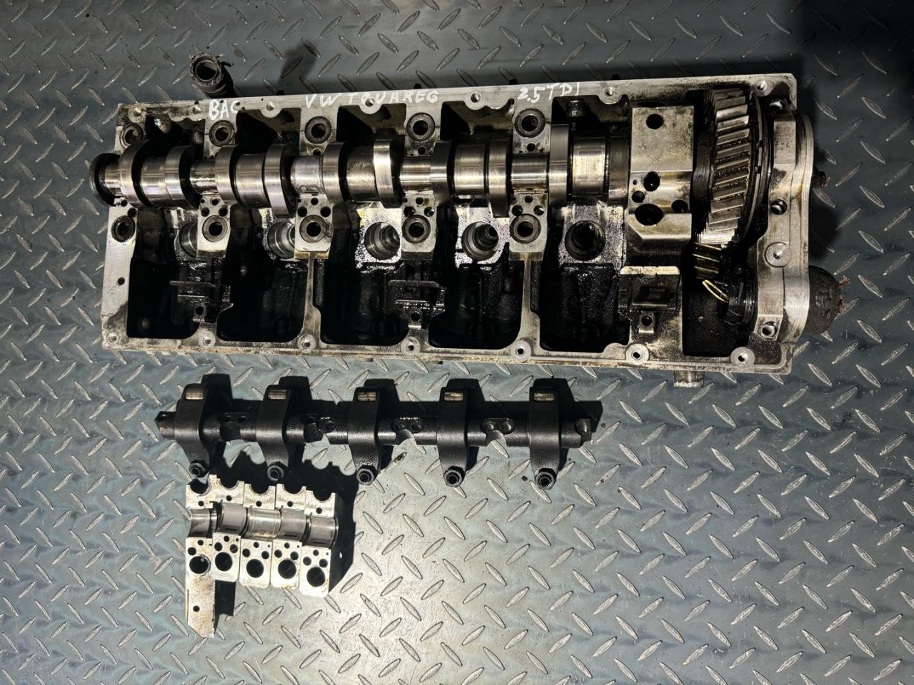 головка блока цилиндров Volkswagen Touareg 1 поколение (2002 - 2007), 2.5 л., TDi, BAC, дизель - фото №1