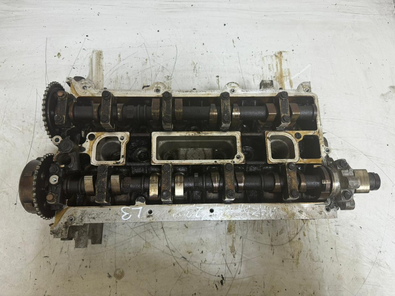 головка блока цилиндров Mazda CX-7 1 поколение (2006 - 2009), 2.3 л., L3-VDT, бензин, L3K910090G, L3K910090F - фото №1