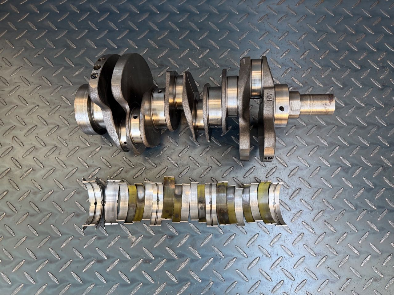 коленвал Land Rover Range Rover Sport 1 поколение (2005 - 2009), 2.7 л., 276DT, дизель, LR052136 - фото №1