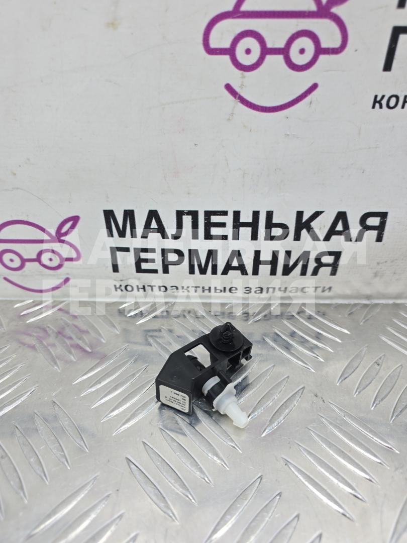 форсунка омывателя лобового стекла BMW 5 серия G30/G31 G30 2018, 2.0 л., B48 B20 A, бензин, АКПП, черный 475, седан, задний привод, правый руль, 7388757 - фото №1