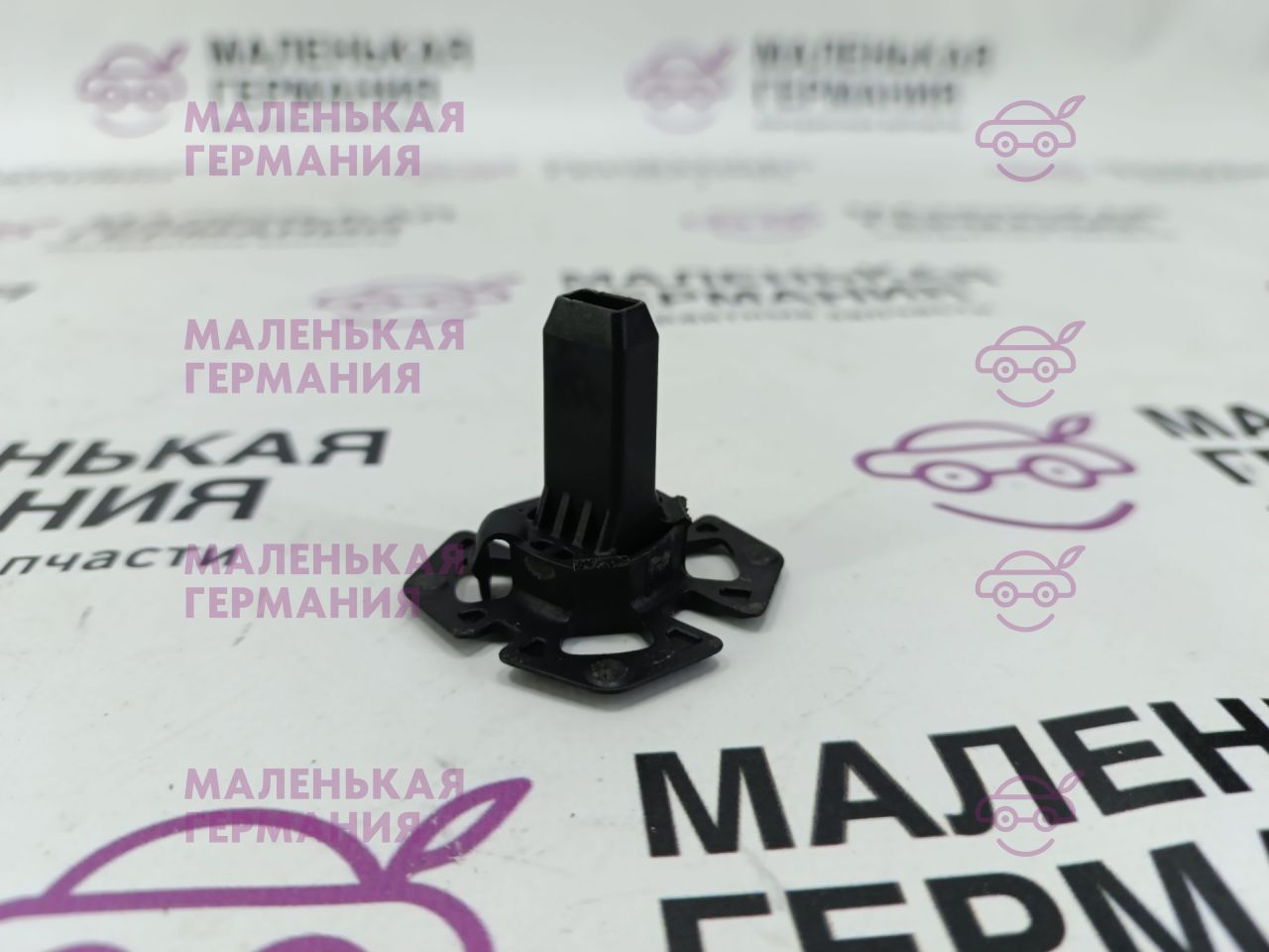 кронштейн радиатора BMW 5 серия G30/G31 G31 2017, 2.0 л., B48 B20 B, бензин, АКПП, alpinweiss 3 (300), универсал, правый руль, 17118482944, 8482944 - фото №1