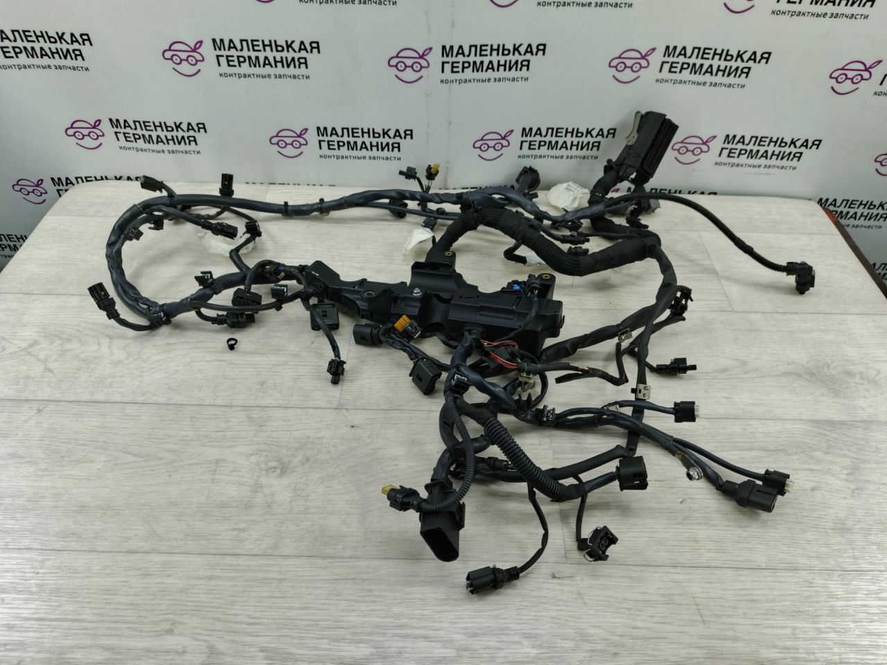 проводка двигателя Mercedes-Benz C-Класс W205/S205/C205 2014, 2.0 л., M 274.920, бензин, АКПП, белый, седан, задний привод, правый руль, A2740105106 - фото №1