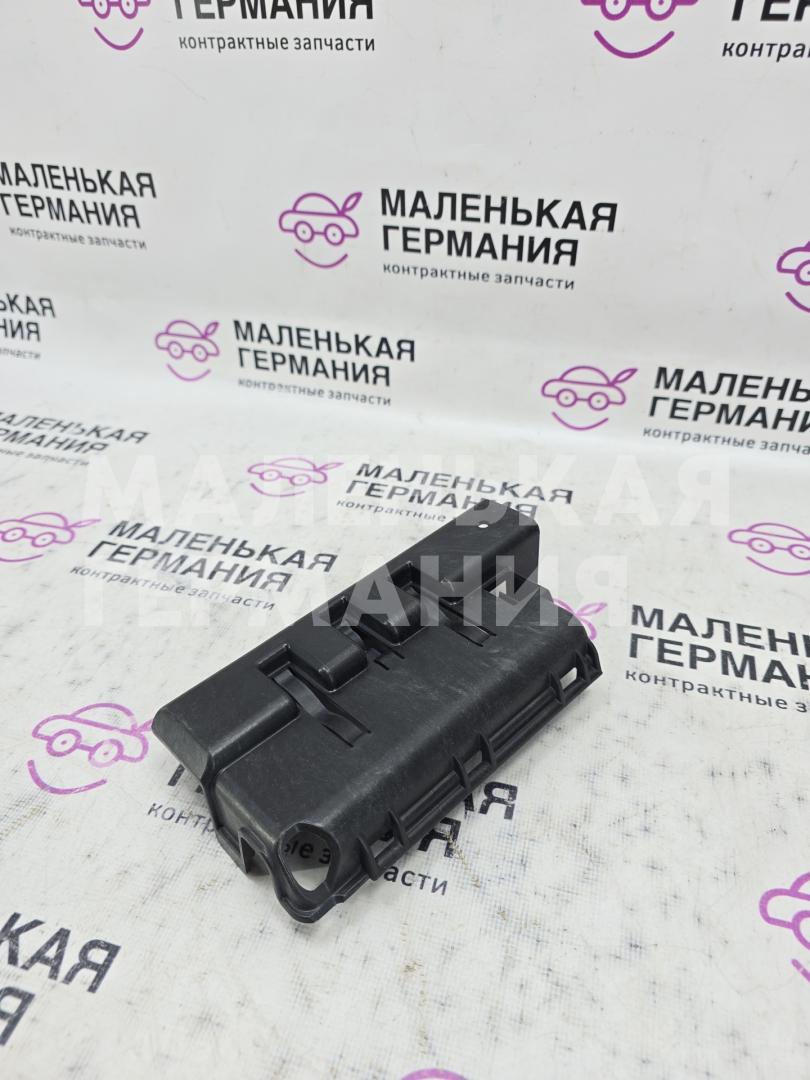 крышка аккумулятора Mercedes-Benz A-Класс W176 2013, 2.0 л., M 270.920, бензин, робот, серый, хетчбэк 5 дв., передний привод, правый руль, A2465410405 - фото №1
