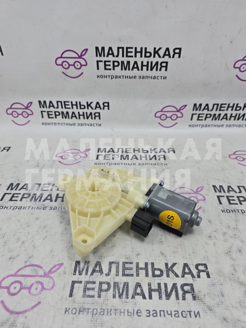 моторчик стеклоподъемника задний левый Volkswagen Passat B8 2015, 1.8 л., CJSA, бензин, робот, 2t/c9x чёрный перламутр, седан, правый руль, 5Q4959802D - фото №1