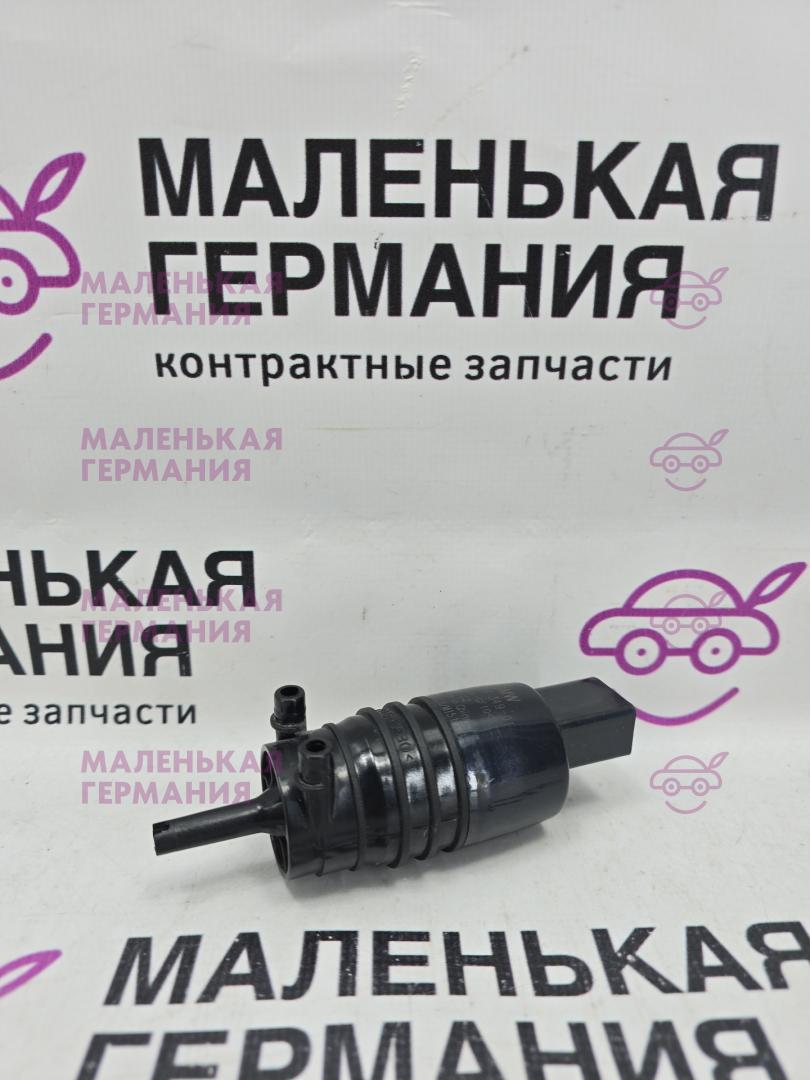 насос (моторчик) омывателя стекла BMW X1 F48 2016, 2.0 л., B47 C20 A, дизель, АКПП, alpinweiss 3 (300), передний привод, правый руль, 67127388349, 7388349 - фото №1