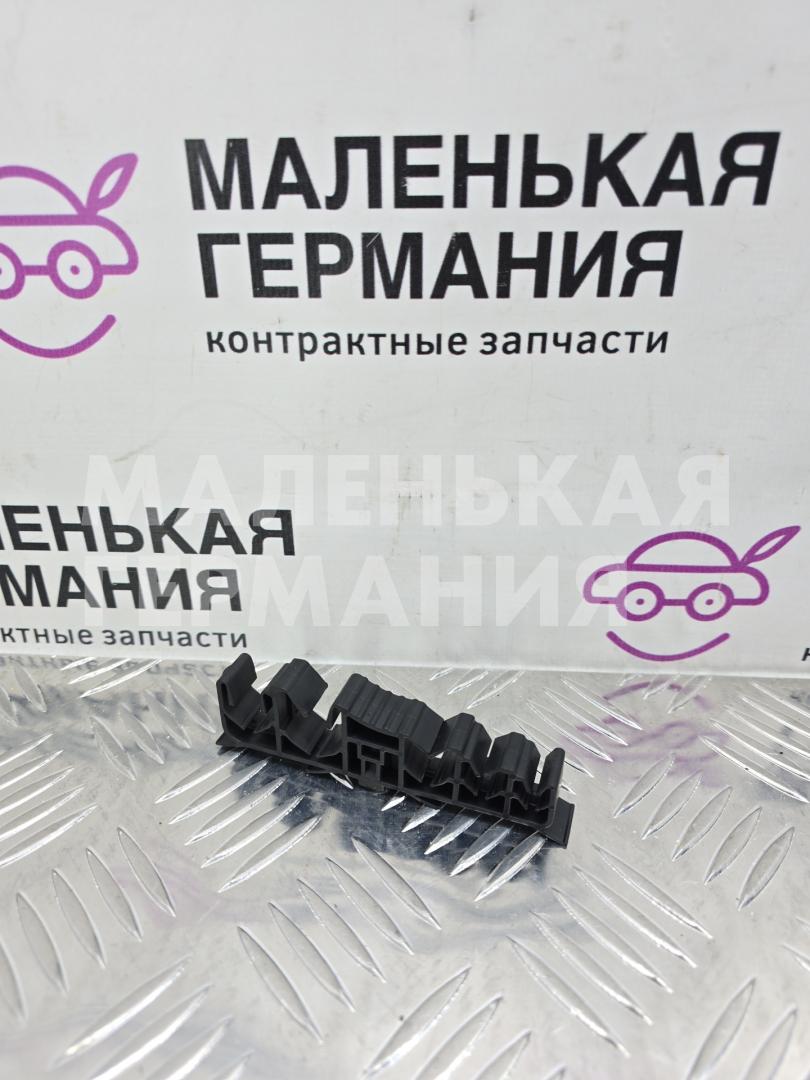 крепление проводки BMW 5 серия G30/G31 G30 2017, 2.0 л., B47 D20 A, дизель, АКПП, black sapphire metallic (475), седан, задний привод, правый руль, 6863651 - фото №1