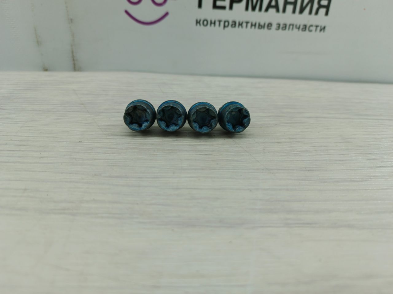 болт Mercedes-Benz C-Класс W205/S205/C205 2014, 2.0 л., M 274.920, бензин, АКПП, белый, седан, задний привод, правый руль - фото №1