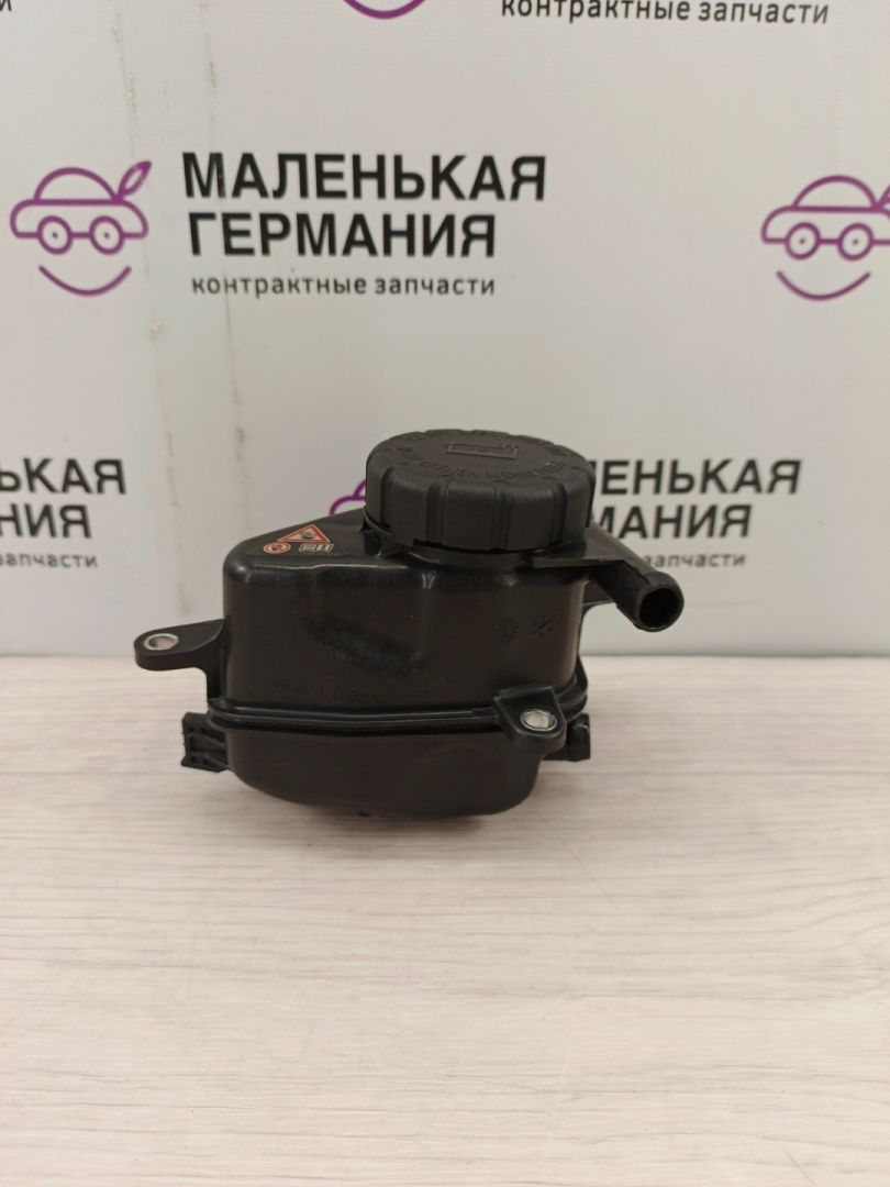 бачок расширительный Mercedes-Benz C-Класс W205/S205/C205 2014, 2.0 л., M 274.920, бензин, АКПП, белый, седан, задний привод, правый руль, A2742000385 - фото №1