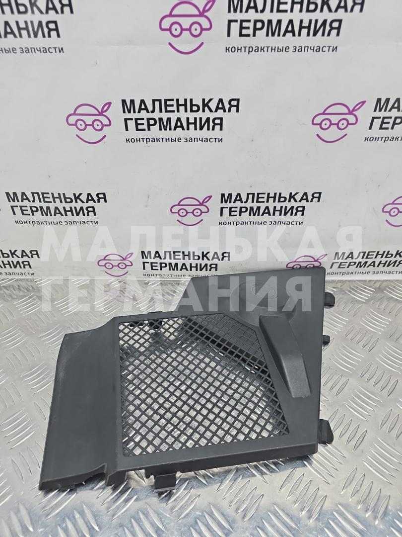 водосток планки обтекателя (жабо) прав. Mercedes-Benz C-Класс W205/S205/C205 W205.042 2014, 2.0 л., M 274.920, бензин, АКПП, 755 серый, седан, задний привод, правый руль - фото №1