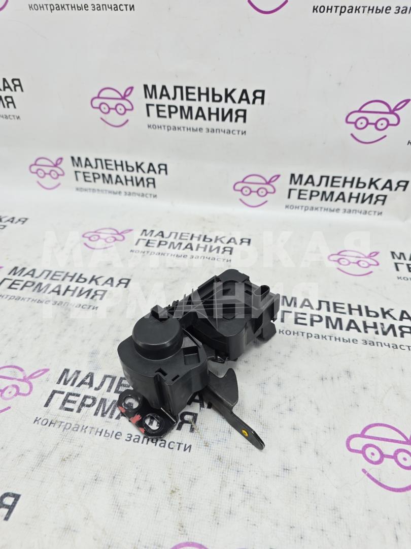 замок капота Mercedes-Benz A-Класс W176 2013, 2.0 л., M 270.920, бензин, робот, серый, хетчбэк 5 дв., передний привод, правый руль, A2468700558 - фото №1