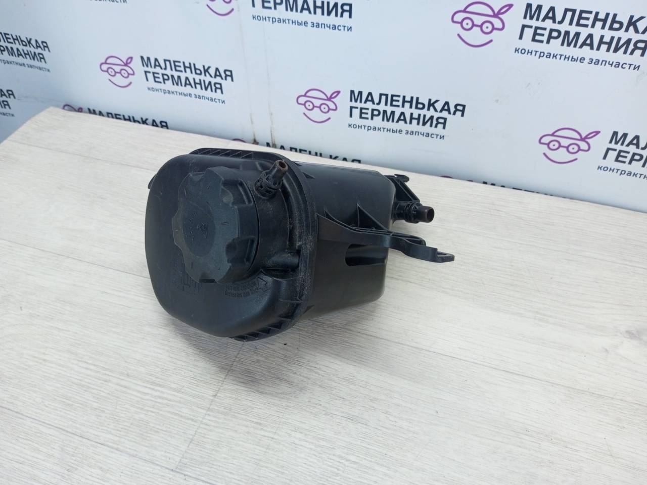 бачок расширительный BMW 5 серия F07/F10/F11 F10 2011, 2.0 л., N47 D20 C, дизель, АКПП, седан, полный привод, 17137578439 - фото №1