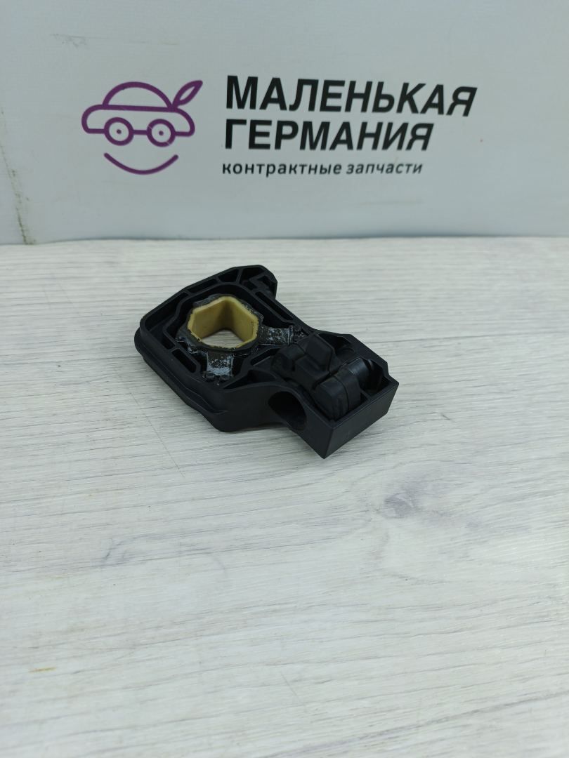 кронштейн радиатора BMW 6 серия F06/F12/F13 2013, 4.4 л., N63 B44 B, бензин, black sapphire metallic (475), 17117575246, 7575246 - фото №1