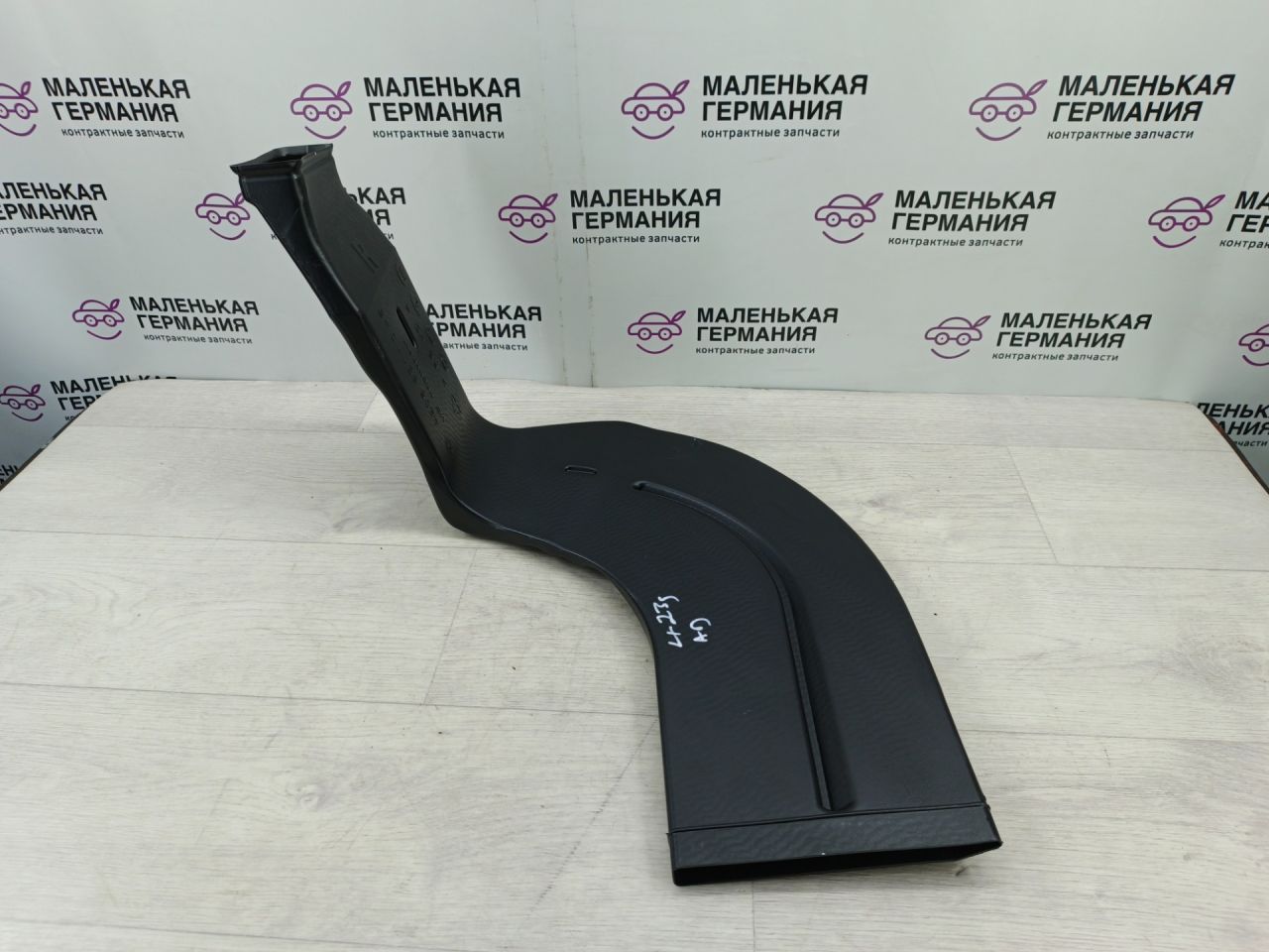 воздуховод Mercedes-Benz C-Класс W205/S205/C205 2014, 2.0 л., M 274.920, бензин, АКПП, белый, седан, задний привод, правый руль, A2058311046 - фото №1