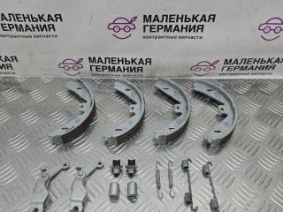 колодки стояночного тормоза Mercedes-Benz E-Класс W212/S212/C207/A207 W212 2012, 1.8 л., M 271.860, бензин, АКПП, 040 черный, седан, задний привод, правый руль, A2304230092, A2014200589, A1714230092, A2014200373, A1084270074