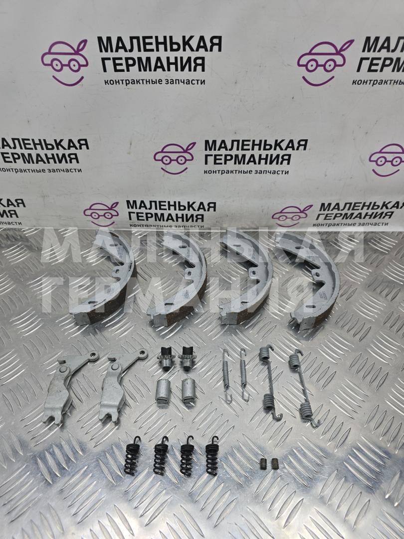 колодки стояночного тормоза Mercedes-Benz E-Класс W212/S212/C207/A207 W212 2012, 1.8 л., M 271.860, бензин, АКПП, 040 черный, седан, задний привод, правый руль, A2304230092, A2014200589, A1714230092, A2014200373, A1084270074 - фото №1
