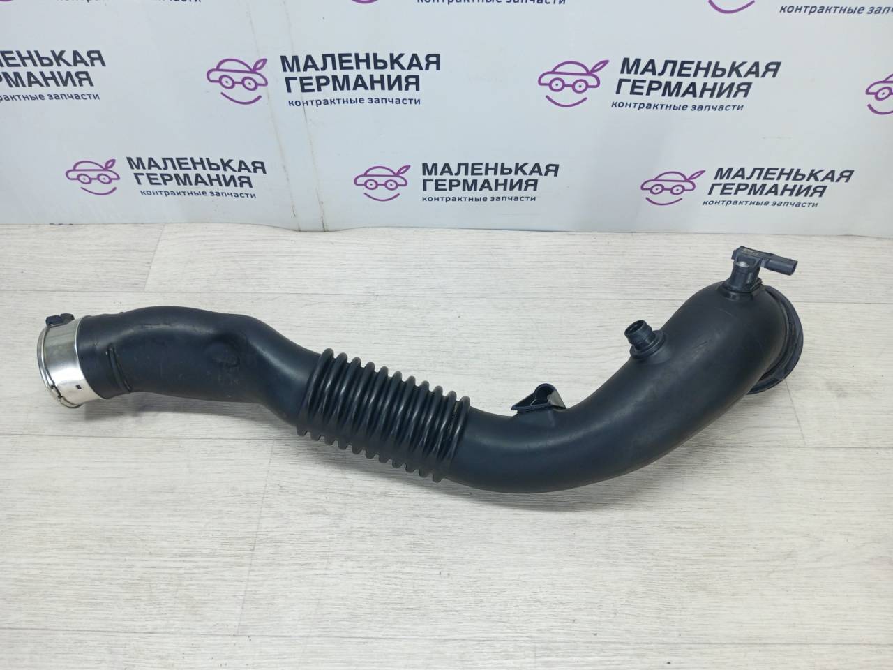 патрубок интеркулера BMW 3 серия F30/F31/F34 F30 2012, 3.0 л., N55 B30 A, бензин, АКПП, black sapphire metallic (475), седан, задний привод, 13717604033, 70380589, 8644432, 72476037 - фото №1