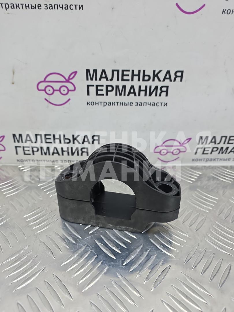 крепление стабилизатора / втулки стабилизатора BMW 5 серия G30/G31 G30 2017, 2.0 л., B47 D20 A, дизель, АКПП, black sapphire metallic (475), седан, задний привод, правый руль, 31356861471, 6861472, 6861471, 31356861472 - фото №1